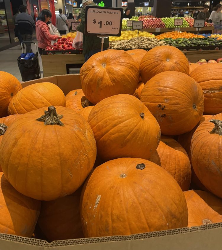 Henrys Mercato (Bayside): Halloween Pumpkins only $1 each